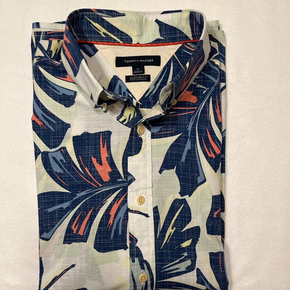 Tommy Hilfiger Men's Short Sleeve Tropical Shirt Medium
